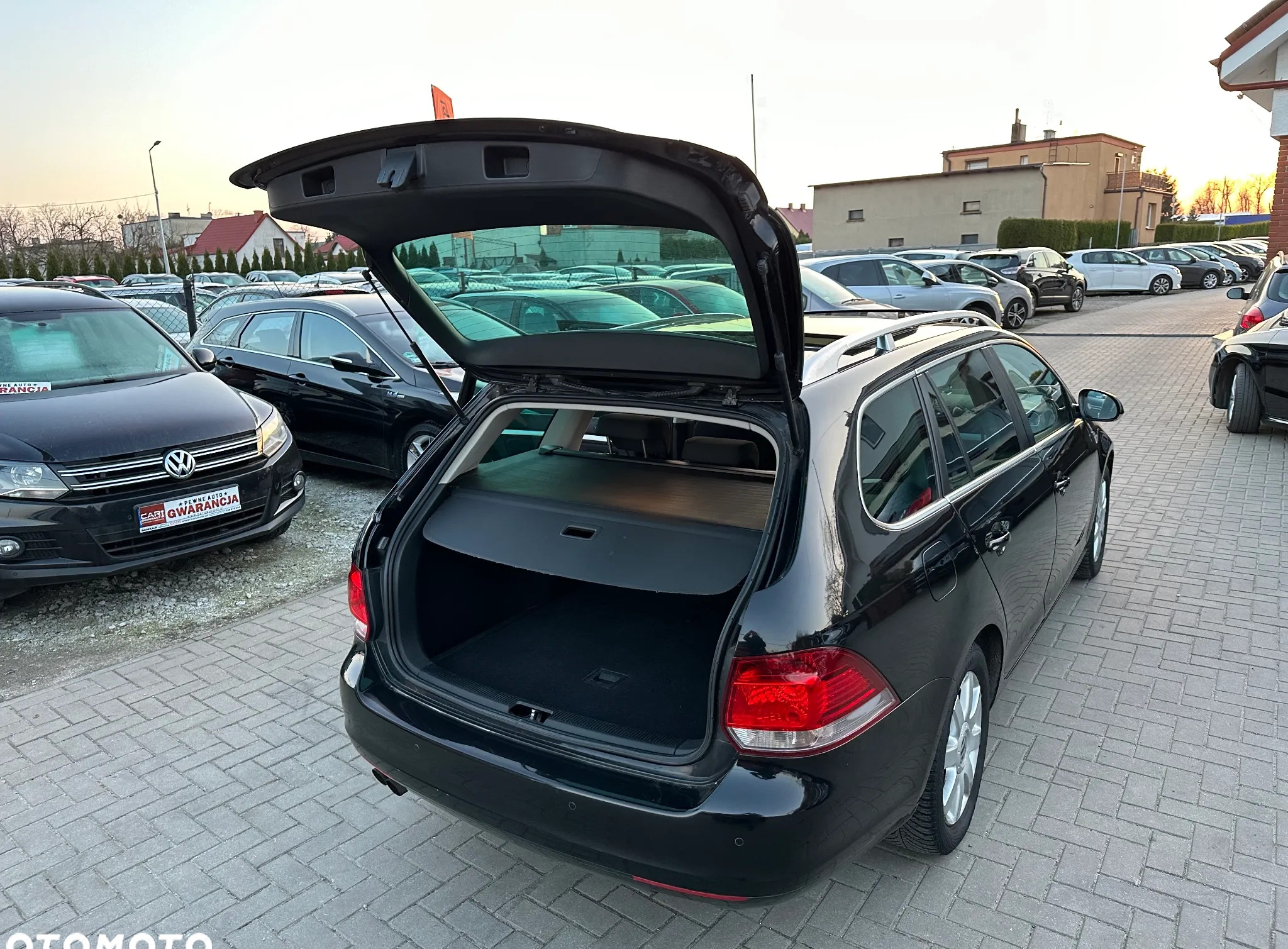 Volkswagen Golf cena 25900 przebieg: 185000, rok produkcji 2011 z Piaski małe 704